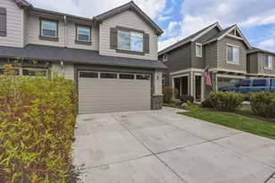 20724 Sierra Dr, Bend, OR 97701 - Photo 3