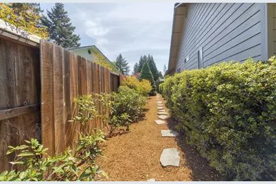204 NW Sinclair Drive, Grants Pass, OR 97526 - Photo 43