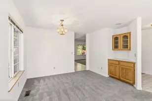 204 NW Sinclair Dr, Grants Pass, OR 97526 - Photo 9