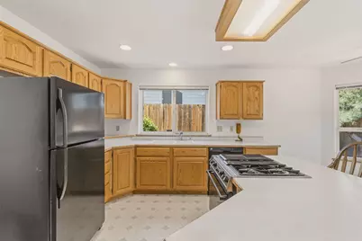 204 NW Sinclair Drive, Grants Pass, OR 97526 - Photo 13