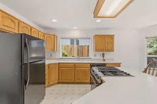 204 NW Sinclair Dr, Grants Pass, OR 97526 - Photo 13