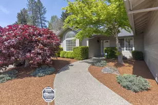 204 NW Sinclair Dr, Grants Pass, OR 97526 - Photo 3