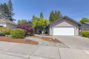 204 NW Sinclair Dr, Grants Pass, OR 97526 - Photo 45