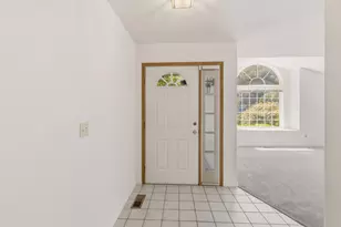 204 NW Sinclair Dr, Grants Pass, OR 97526 - Photo 5