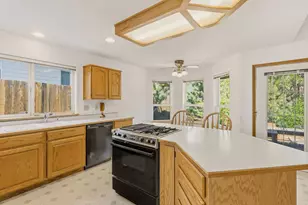 204 NW Sinclair Dr, Grants Pass, OR 97526 - Photo 11