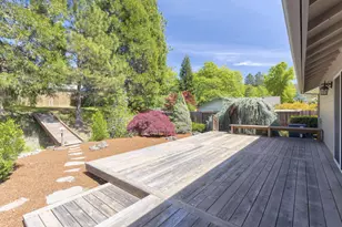 204 NW Sinclair Dr, Grants Pass, OR 97526 - Photo 33