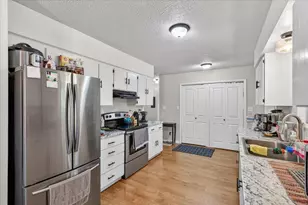 981 Upper Applegate Rd, Jacksonville, OR 97530 - Photo 7