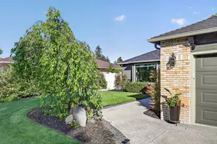 2655 Lawnview Dr, Medford, OR 97504 - Photo 3