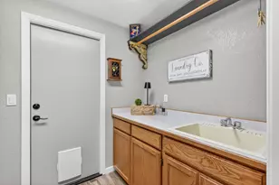 2655 Lawnview Dr, Medford, OR 97504 - Photo 23