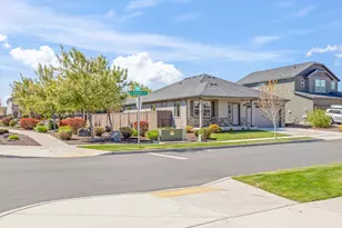 2510 NW Hemlock Wy, Redmond, OR 97756 - Photo 3