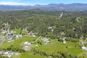 2447 Stringer Gap Rd, Grants Pass, OR 97527 - Photo 33
