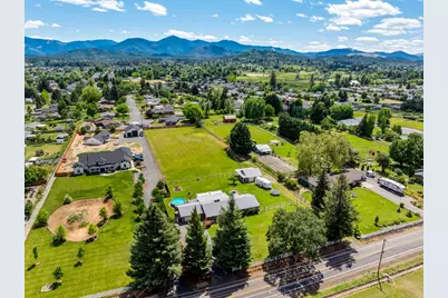 2821 S River Road, Grants Pass, OR 97527 - Photo 47