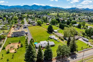 2821 S River Rd, Grants Pass, OR 97527 - Photo 47