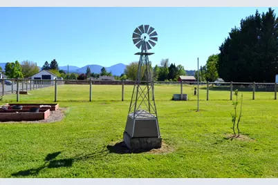 2821 S River Road, Grants Pass, OR 97527 - Photo 35