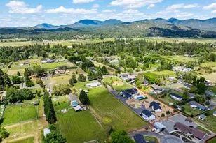 2821 S River Rd, Grants Pass, OR 97527 - Photo 49