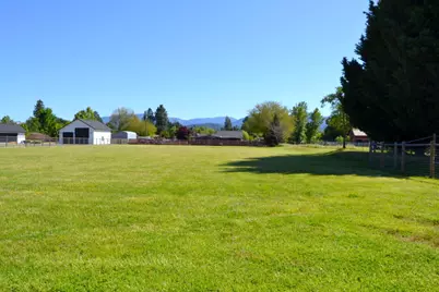 2821 S River Road, Grants Pass, OR 97527 - Photo 37