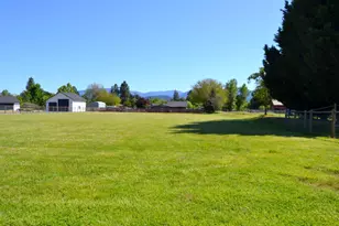 2821 S River Rd, Grants Pass, OR 97527 - Photo 37