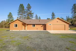 2410 Robertson Bridge Rd, Grants Pass, OR 97526 - Photo 5