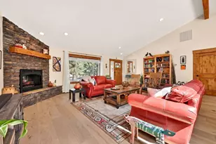 19563 Apache Rd, Bend, OR 97702 - Photo 9