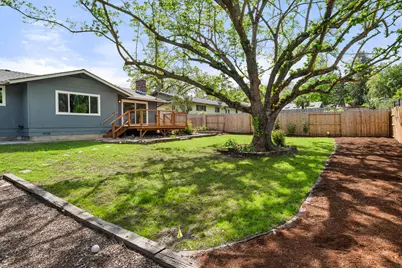 567 N Stoneham, Medford, OR 97504 - Photo 25