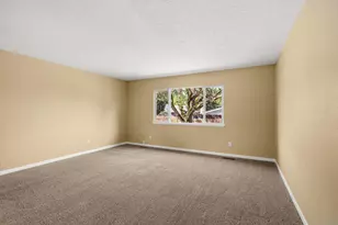 567 N Stoneham, Medford, OR 97504 - Photo 9