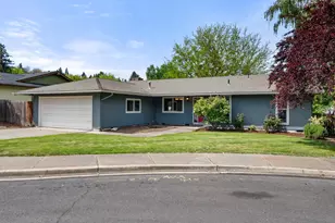 567 N Stoneham, Medford, OR 97504 - Photo 3