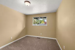 567 N Stoneham, Medford, OR 97504 - Photo 23