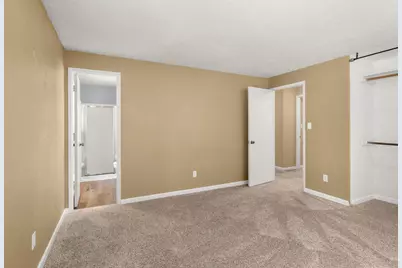 567 N Stoneham, Medford, OR 97504 - Photo 13