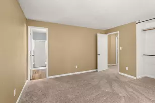 567 N Stoneham, Medford, OR 97504 - Photo 13