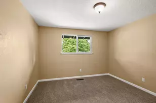 567 N Stoneham, Medford, OR 97504 - Photo 21