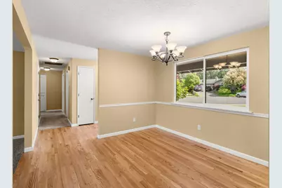 567 N Stoneham, Medford, OR 97504 - Photo 3