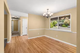 567 N Stoneham, Medford, OR 97504 - Photo 3
