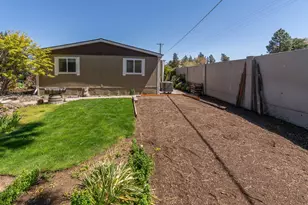 2633 SW Obsidian Ave, Redmond, OR 97756 - Photo 23