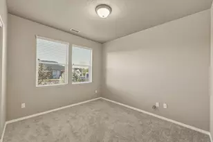 2426 NW Hemlock Wy, Redmond, OR 97756 - Photo 5