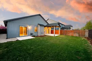 2426 NW Hemlock Wy, Redmond, OR 97756 - Photo 25