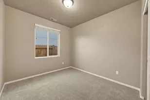 2426 NW Hemlock Wy, Redmond, OR 97756 - Photo 7