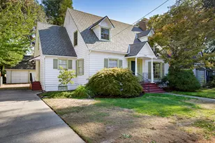 719 NW 3rd St, Grants Pass, OR 97526 - Photo 3