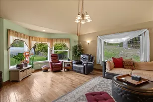 944 Sleepy Hollow Loop, Grants Pass, OR 97527 - Photo 5