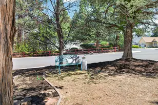 1213 SE Teakwood Dr, Bend, OR 97702 - Photo 43