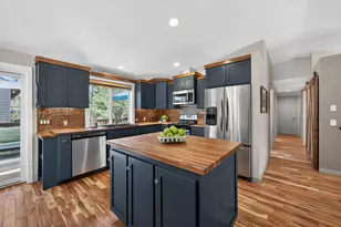 1213 SE Teakwood Dr, Bend, OR 97702 - Photo 11
