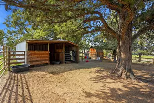 61280 Larsen Rd, Bend, OR 97702 - Photo 31