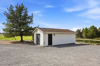 61280 Larsen Road, Bend, OR 97702 - Photo 43
