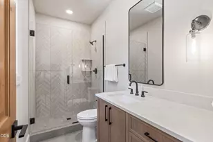 56322 Fireglass Loop, Bend, OR 97707 - Photo 17