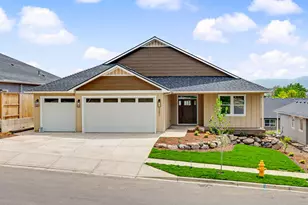 3352 Viewpoint Dr, Medford, OR 97504 - Photo 3