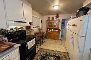 835 Cherry St, Medford, OR 97501 - Photo 3