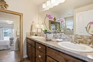 240 NW 30th St, Redmond, OR 97756 - Photo 17