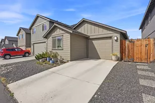 240 NW 30th St, Redmond, OR 97756 - Photo 37