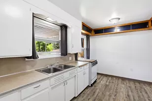 444 NE 12th St, Grants Pass, OR 97526 - Photo 13