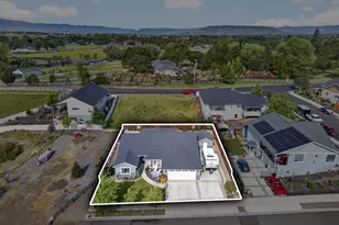 46 Terra Linda, Eagle Point, OR 97524 - Photo 5