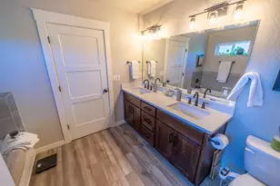 251 Christopher Way, Talent, OR 97540 - Photo 15